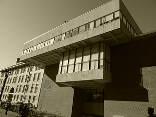 Carroll Hall, University of North Carolina at Chapel Hill, home of the School of Journalism and Mass Communications, 2012. Image from Flickr user Hidden Peanuts.